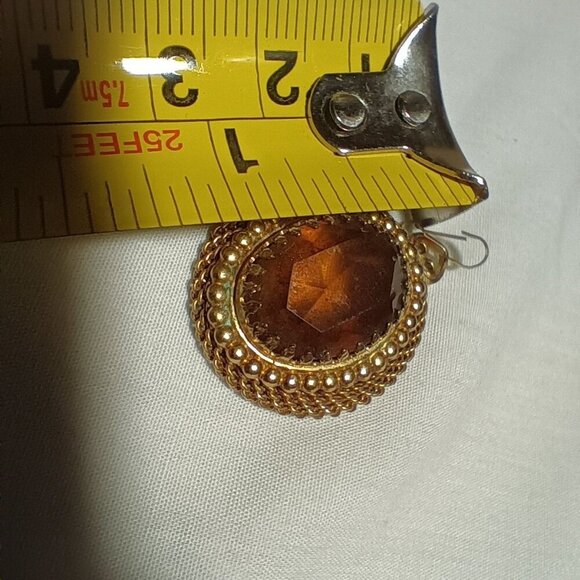 VINTAGE 1.25" GOLDTONE ORNATE AMBER TONE GLASS CHARM/PENDANT - Picture 5 of 5